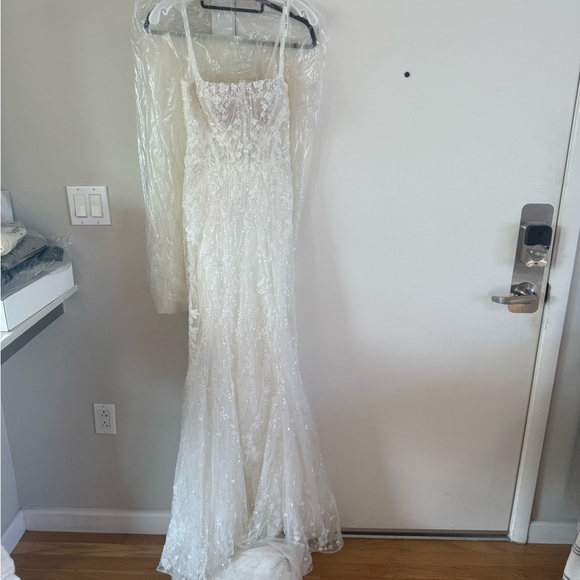 Martina Liana 510 designer Women's Wedding Dress Size 8 (USA 6) with veil - Picture 2 of 16
